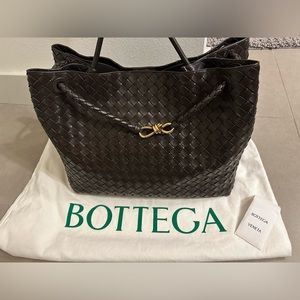 Large Bottega Veneta Andiamo in Fondant